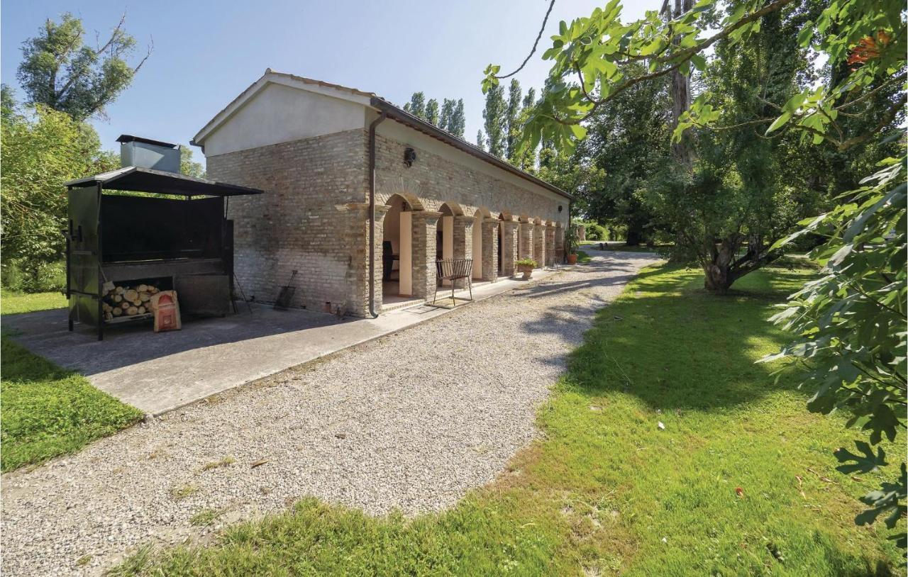 2 Bedroom Awesome Home In Taglio Di Po Ro Porto Viro Luaran gambar