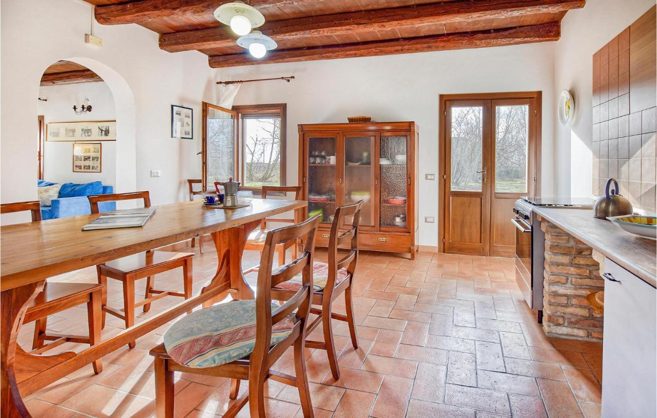 2 Bedroom Awesome Home In Taglio Di Po Ro Porto Viro Luaran gambar