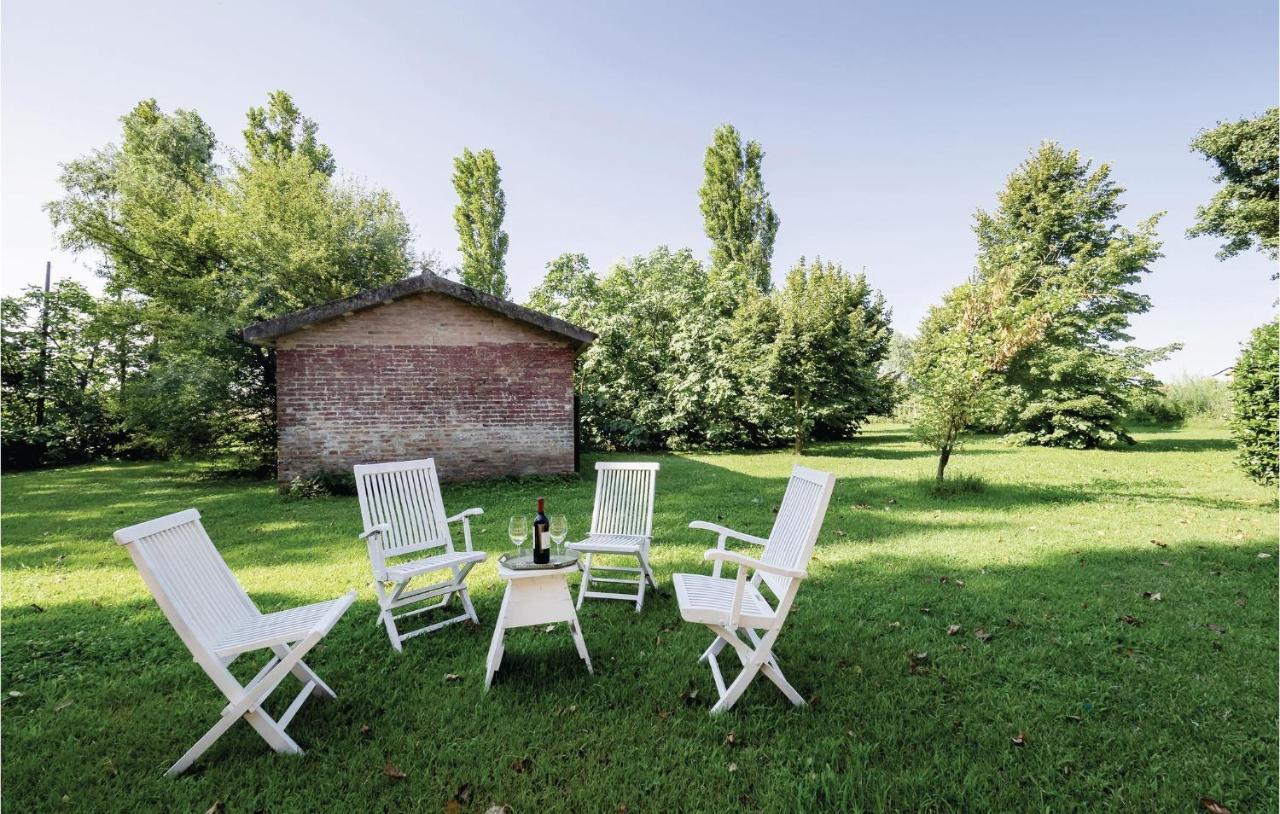 2 Bedroom Awesome Home In Taglio Di Po Ro Porto Viro Luaran gambar