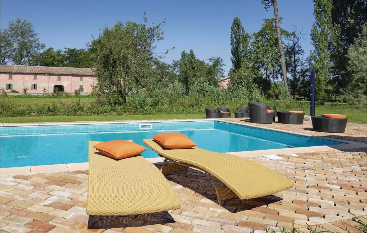 2 Bedroom Awesome Home In Taglio Di Po Ro Porto Viro Luaran gambar
