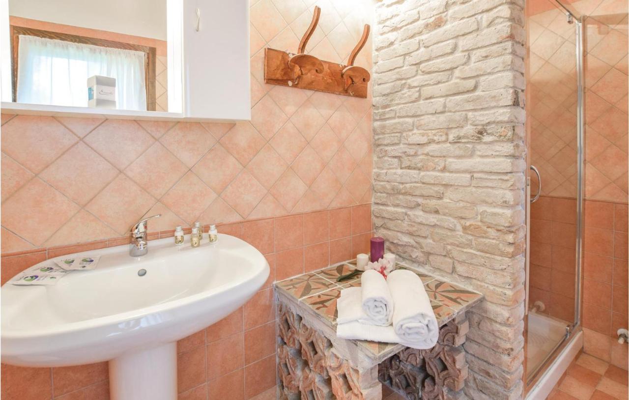 2 Bedroom Awesome Home In Taglio Di Po Ro Porto Viro Luaran gambar