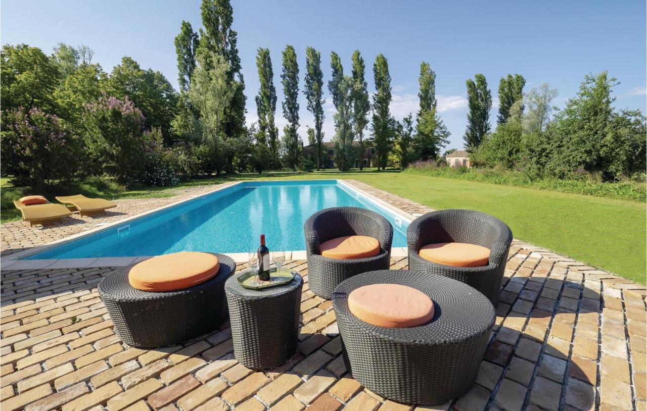 2 Bedroom Awesome Home In Taglio Di Po Ro Porto Viro Luaran gambar