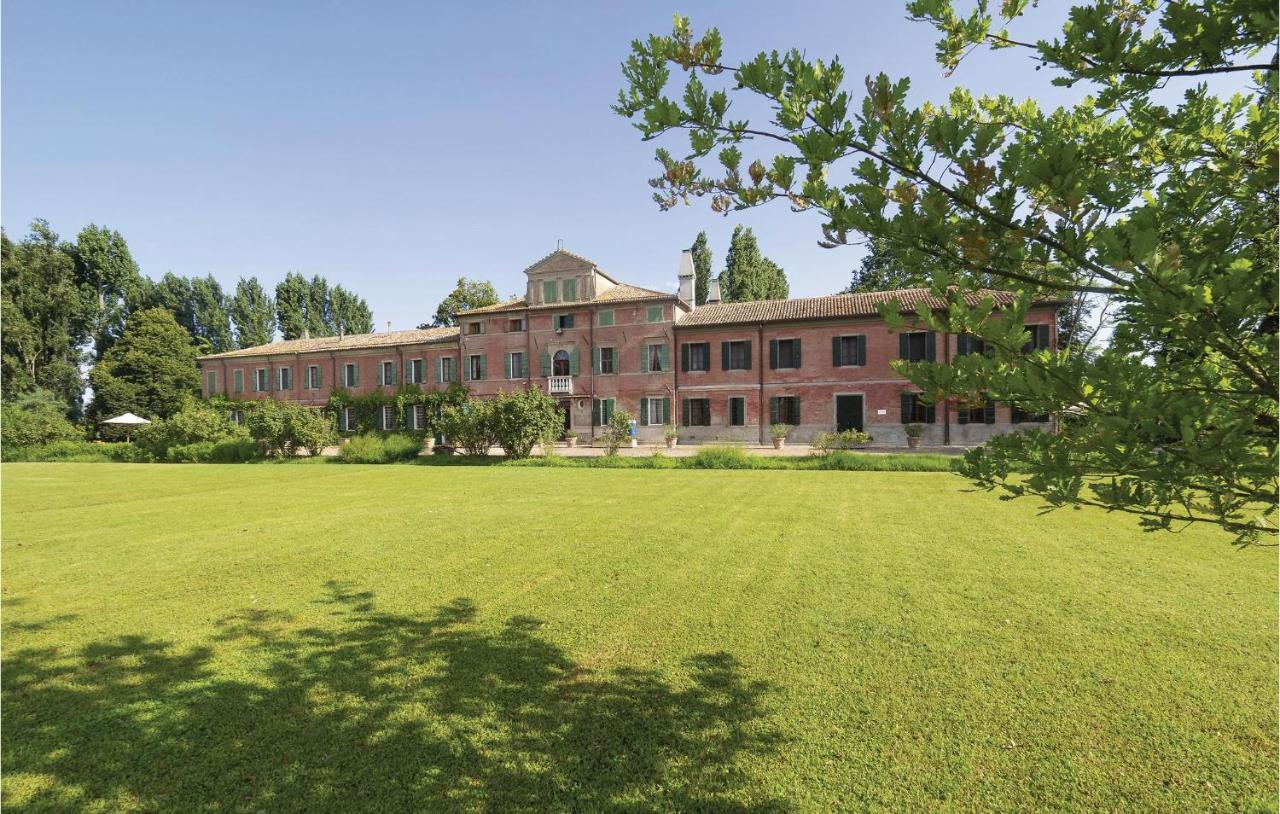 2 Bedroom Awesome Home In Taglio Di Po Ro Porto Viro Luaran gambar