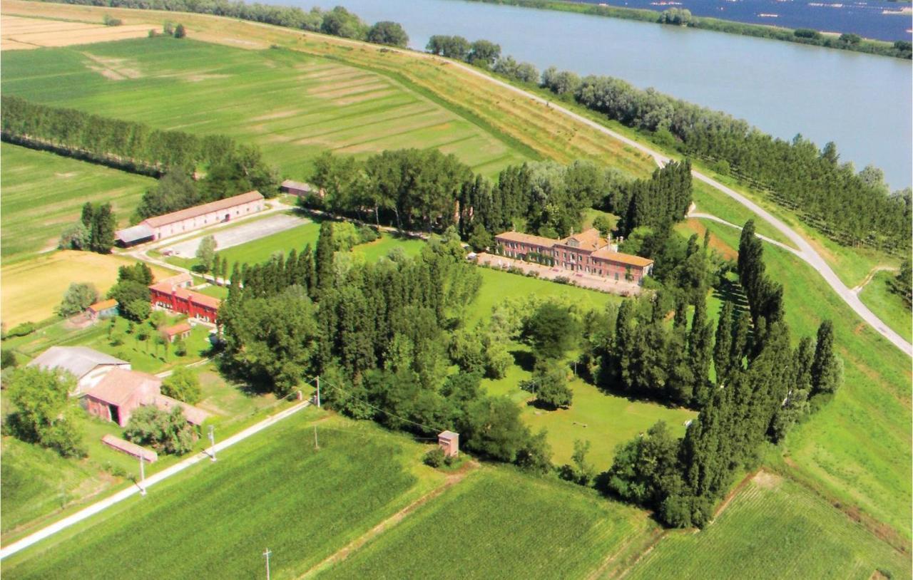 2 Bedroom Awesome Home In Taglio Di Po Ro Porto Viro Luaran gambar