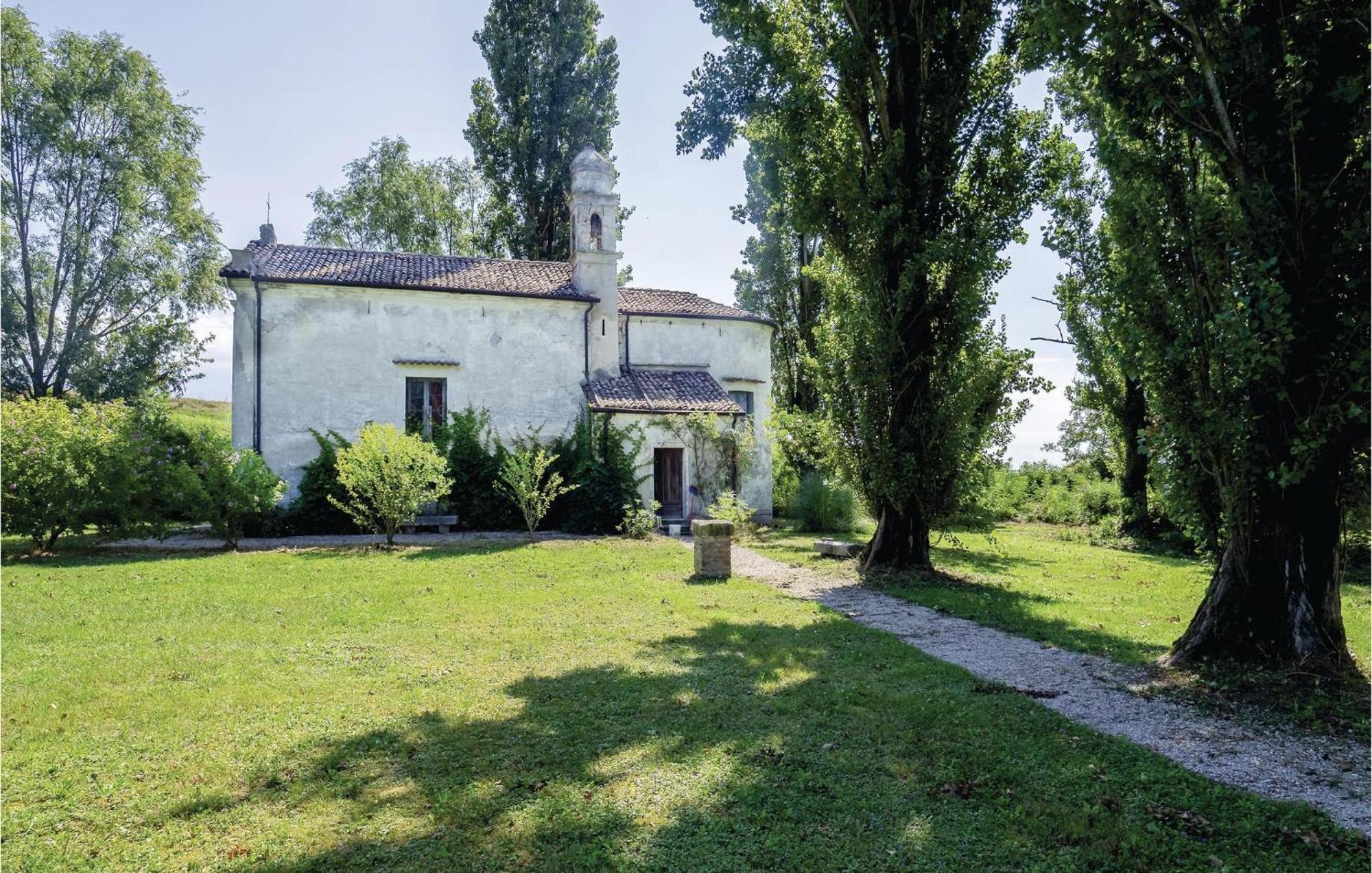 2 Bedroom Awesome Home In Taglio Di Po Ro Porto Viro Luaran gambar