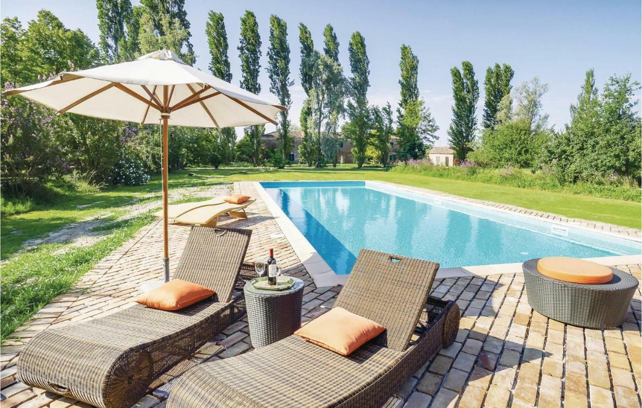 2 Bedroom Awesome Home In Taglio Di Po Ro Porto Viro Luaran gambar